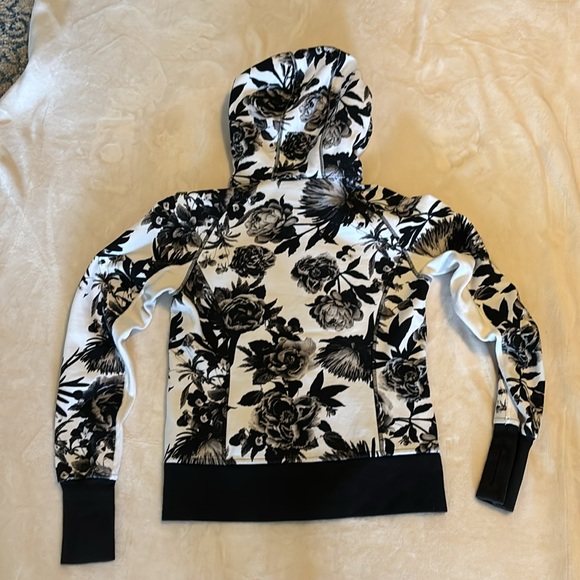 Lululemon Rare Scuba Hoodie - Picture 4 of 5